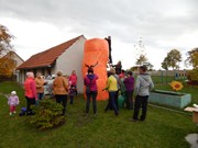 Převlékáme čarodějnici za Obří Halloweenskou mrkvodýni